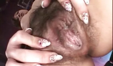 Tôi đã mua một món quà trong hình thức một thành viên cho năm phim set hoc sinh nhat ban mới.
