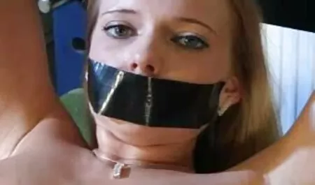 Cô ta 18 tuổi, và đã đến xnxx học sinh nhật để phỏng vấn