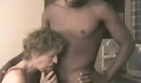 Cô gái sex hoc sinh nhat ban sữa đổ trên ngực lớn