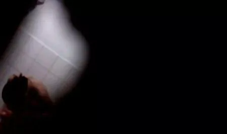Tại sao là cô ấy cọ xát âm đạo trên một ổ bánh mì? sex nu sinh nhat ban