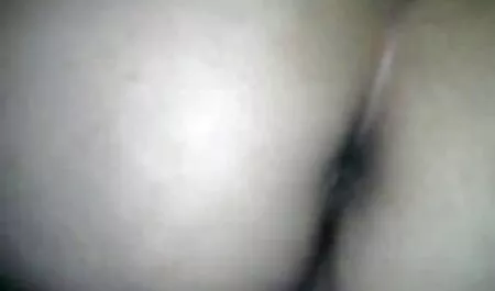 Một sex hoc sinh nhat ban cô gái trẻ tóc vàng bò trong hậu môn.
