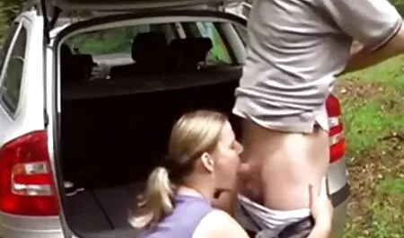 Xem một cô gái làm cho xnxx học sinh nhật một thổi kèn