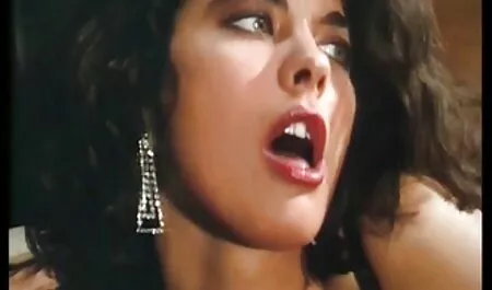 Nước màu sex hoc sinh nhat ban hồng chảy kem. Thủ dâm với bàn chải