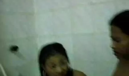 Đánh xnxx học sinh nhật một cô gái mà không cần cởi quần lót của cô