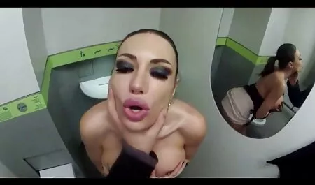 Vô phim sex hoc sinh japan 18 tuổi cô gái trước khi tắm
